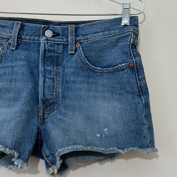 Levi’s || Woman’s 501 High Rise distressed blue jeans shorts size 26w - Picture 4 of 10